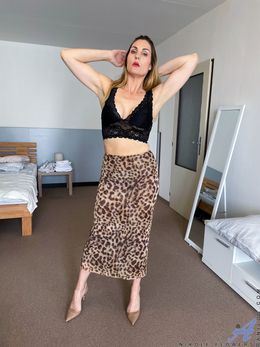 Nikole Flowers: Crop Top Seduction #9